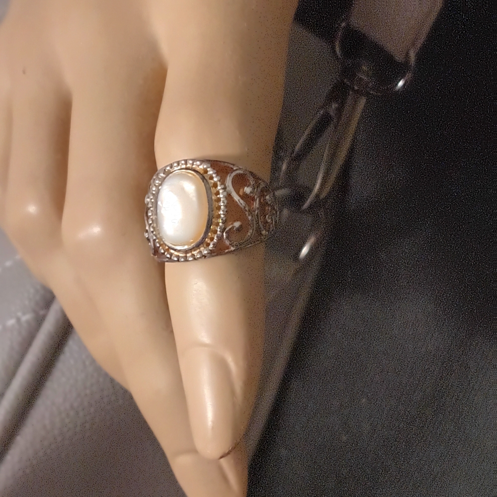 Elegant Silver and Gold Women's Ring